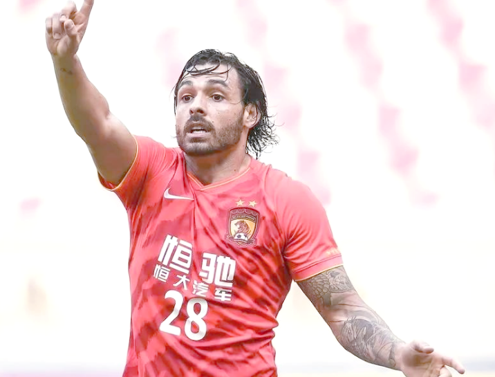 韩媒嘲笑国足归化：高拉特退籍，挥霍1554亿韩元！天价资金被浪费