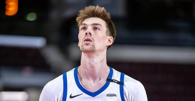 魔术官方：球队正式签下比克曼、卡斯尔顿、米纳亚和基诺内斯